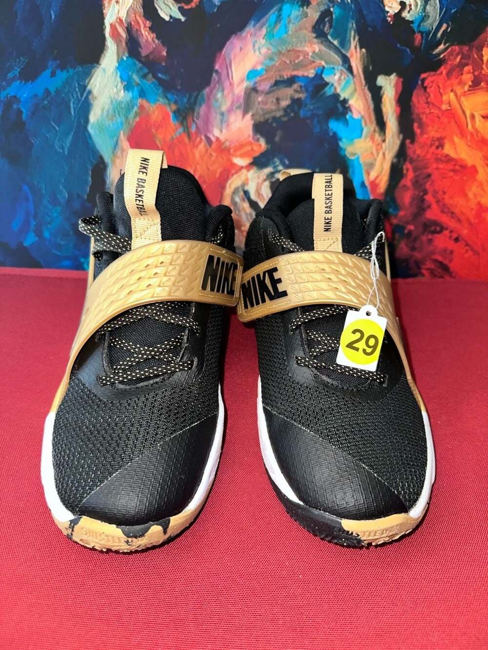 No.29 Nike Kids' Team Hustle D 12 Basketball Shoes, Black/Metallic Gold/White